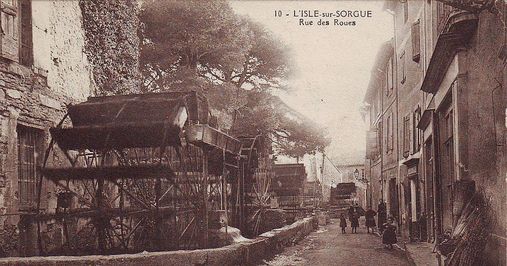 photo de la rue des roues à L'Isle sur la Sorgue