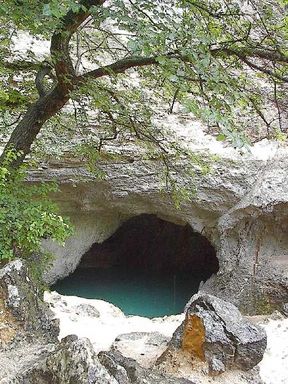 photo de La Fontaine de Vaucluse non déversante