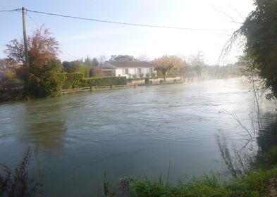 photo de la Sorgue de Velleron à Velleron, chemin des Cancets